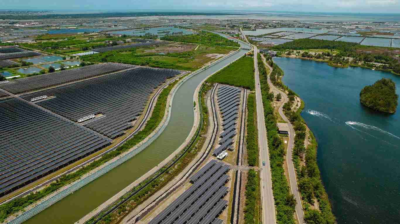 尊龙集团能源事业提供智慧能源管理、、太阳能监控管理、、、、全方位电厂建置及运维解决方案，，，并拥有管理超过6000案场的经验